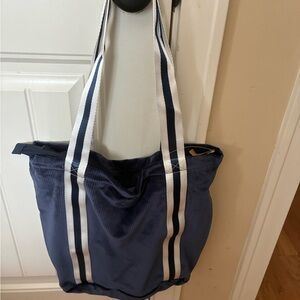 PINK Victoria's Secret Navy Tote White Straps NWT zipper closure